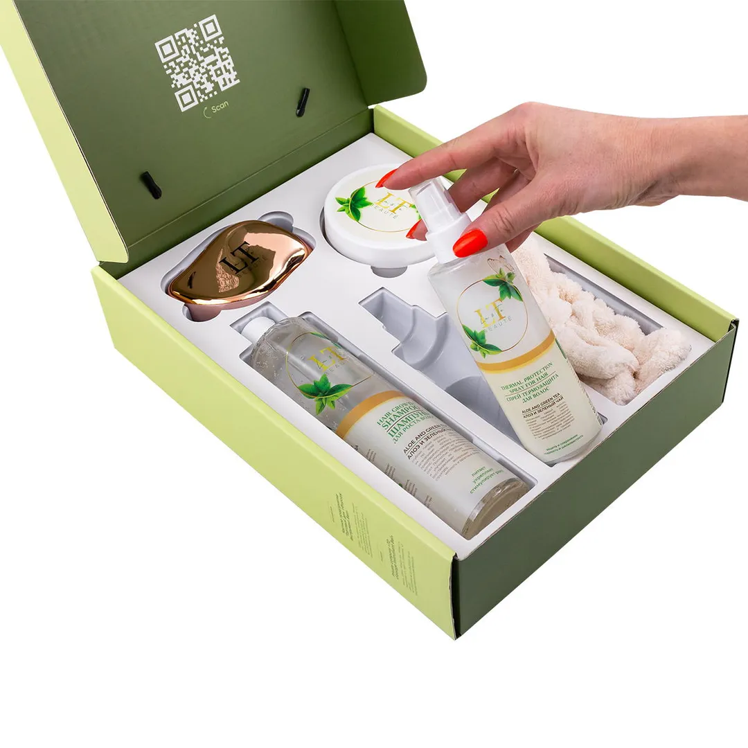 Набор косметики Алоэ и зеленый чай, 5 пр, гель, крем для рук, крем для ног, крем для тела, щетка массажная LT-MB La and Te beaute LT-GR10