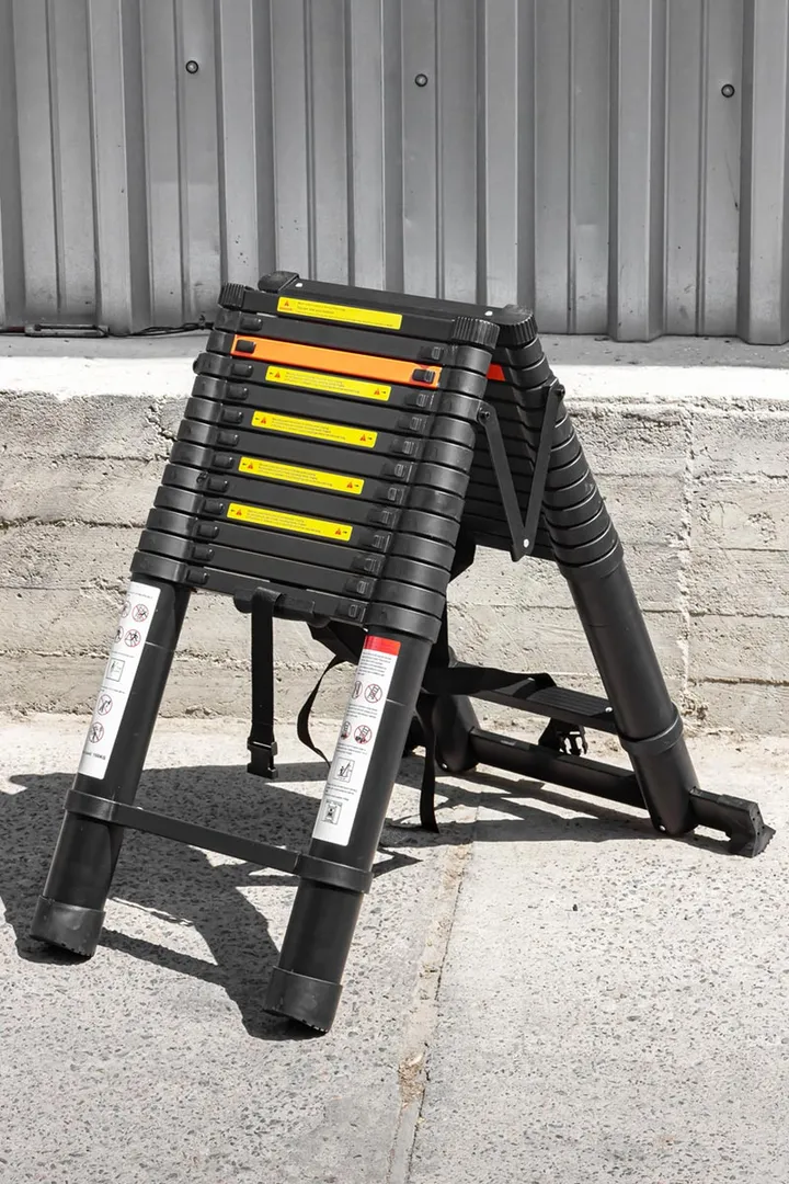 Стремянка телескопическая алюминевая бытовая 4,1 м, 14+14 ступ. RockForce RF-UP410-2