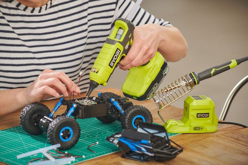 ONE + / Термоклеевой пистолет RGL18-0 RYOBI 5133005002