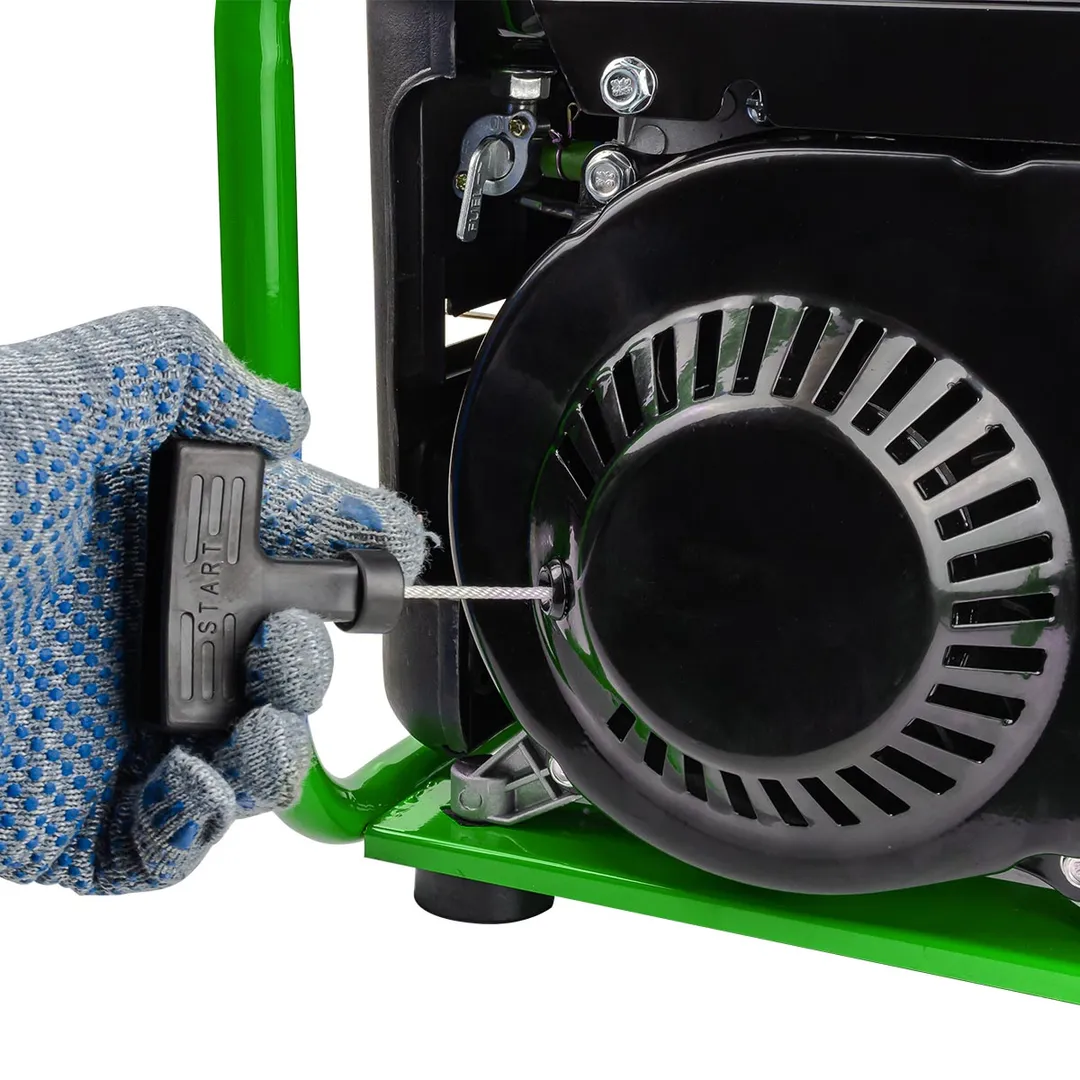 Генератор бензиновый с транзисторным запуском 3,5 л, 650Вт, 2 л.с. RockForce RF-FY950-1