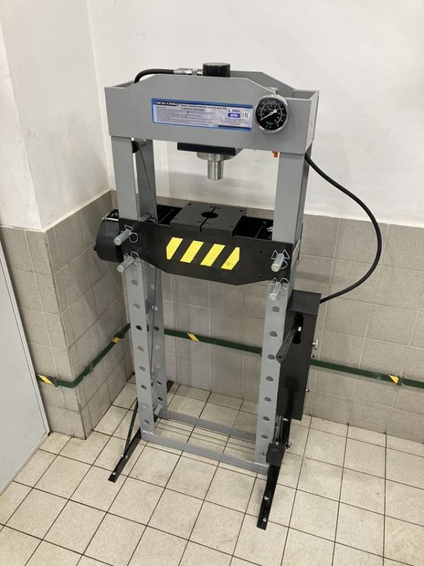 Пресс гидравлический с усилием 30 т (ручной и ножной привод) Horex HZ 01.1.030J