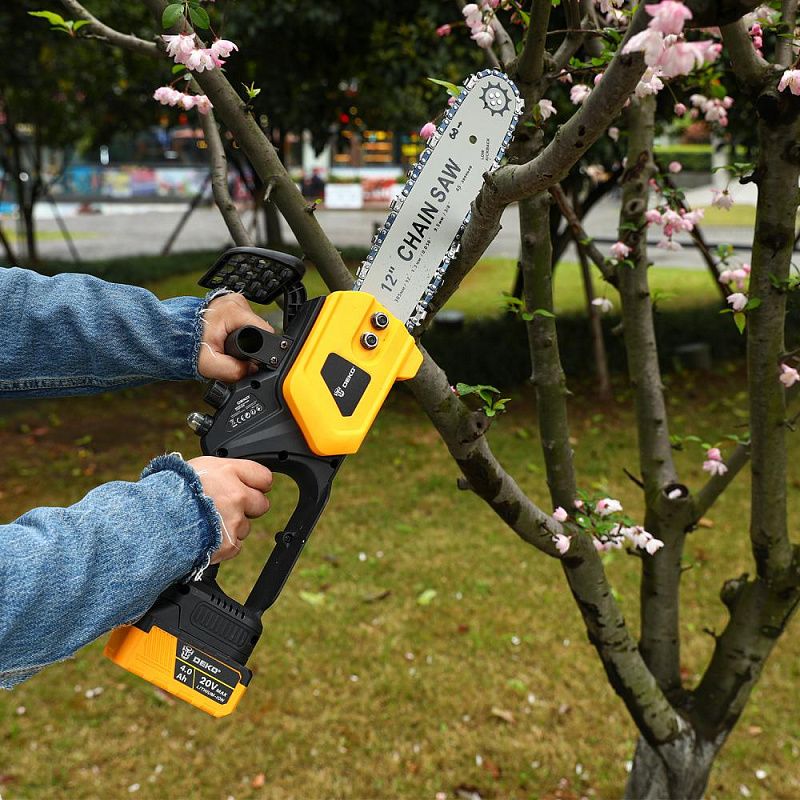 Пила цепная аккумуляторная DKCHS 20 085-2000 DEKO 085-2000