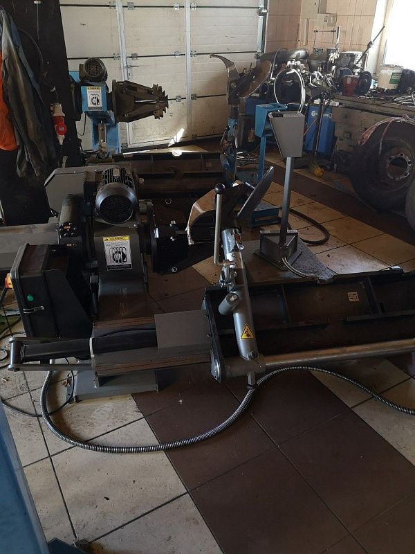 Стенд шиномонтажный для грузовых автомобилей 14-56" HOREX LC590D