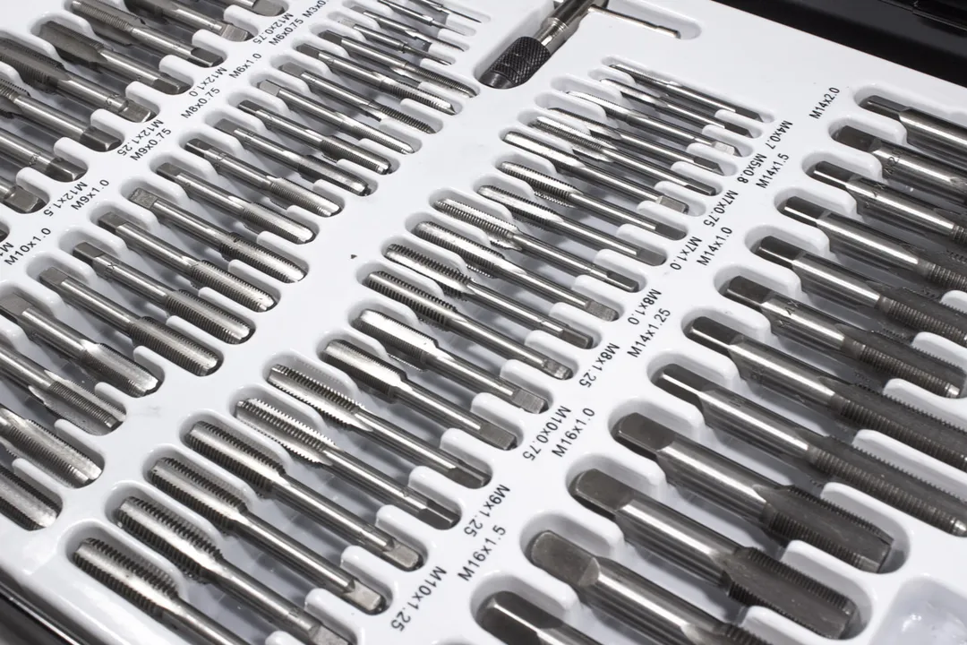 Набор метчиков и плашек 110 пр Forsage F-M110-1