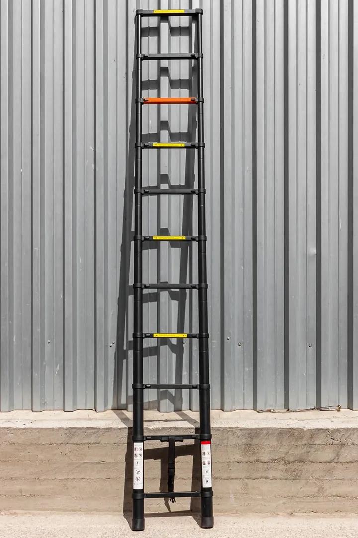 Лестница телескопическая алюминевая бытовая 3,2 м, 11 ступ. RockForce RF-UP320