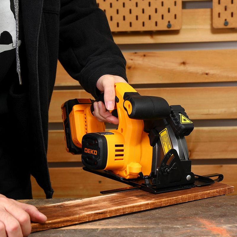 Пила циркулярная аккумуляторная CS20 084-1154 DEKO 084-1154