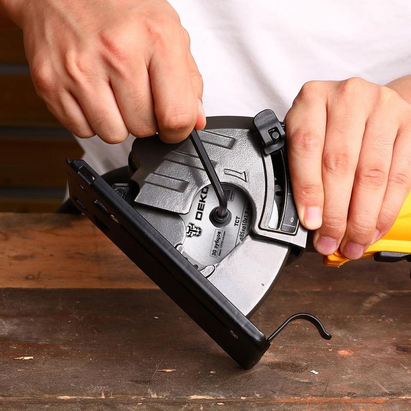 Пила циркулярная CS-850W DEKO 084-1153