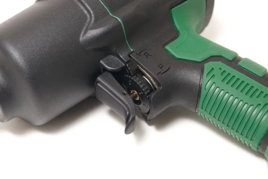 Пневмогайковерт ударный ''Twin Hammer'' 1450Hм 1/2'', с реверсом и регулировкой усилия в облегченном корпусе RockForce RF-82549