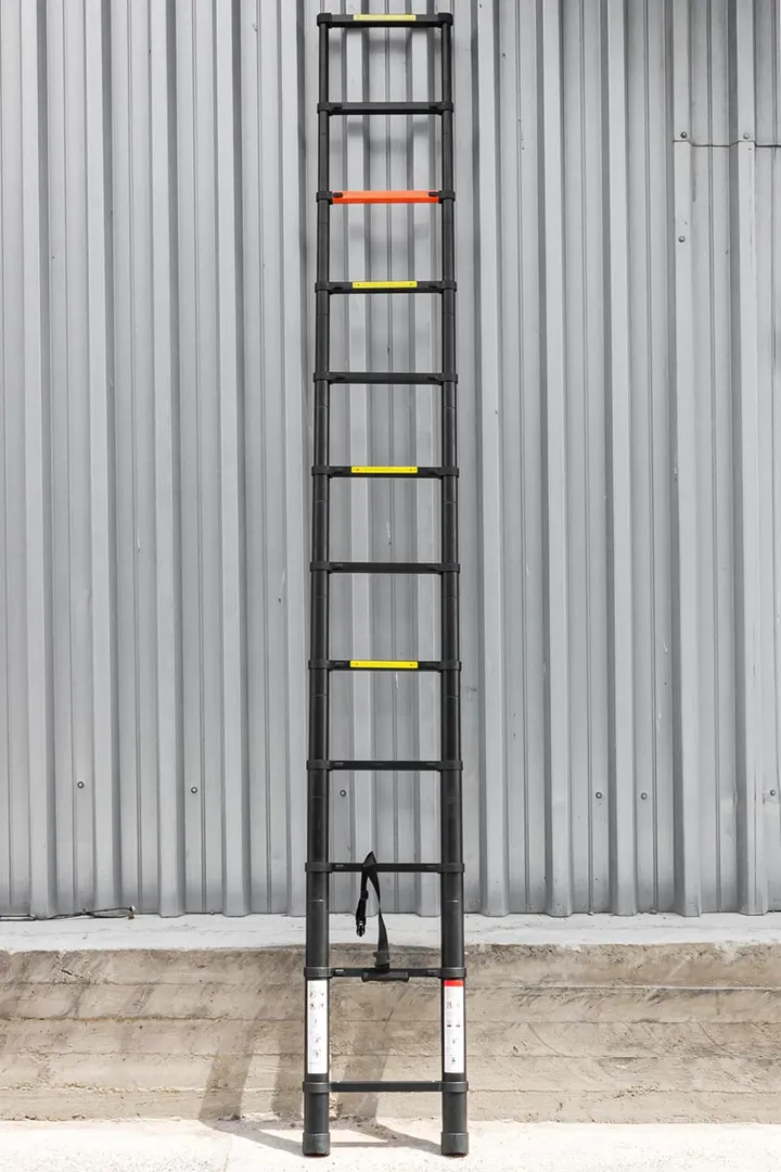 Лестница телескопическая алюминевая бытовая 3,5 м, 12 ступ. RockForce RF-UP350