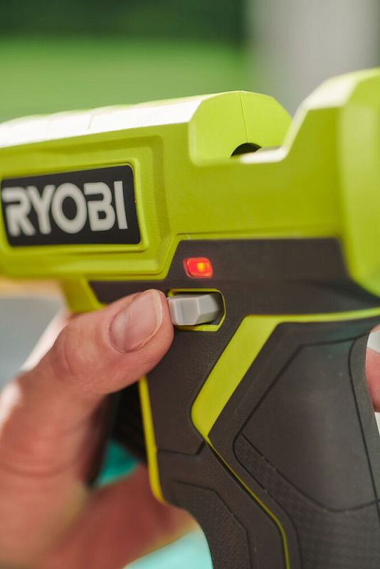 ONE + / Термоклеевой пистолет RGLU18-0 RYOBI 5133005717
