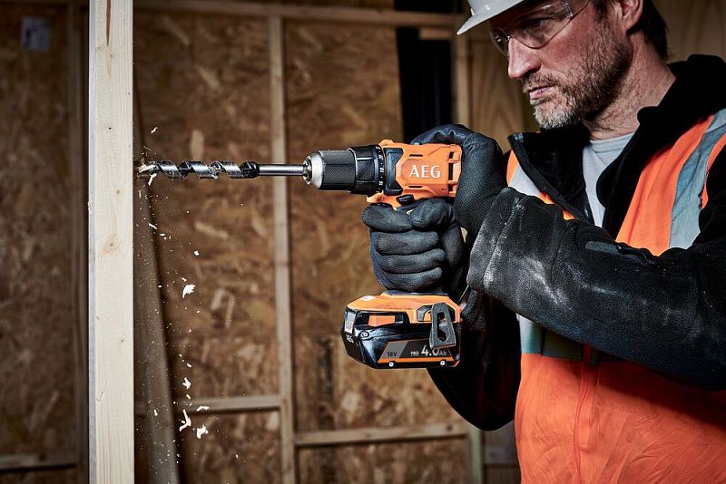 Аккумуляторная дрель-шуруповерт BS18G4-201C AEG Powertools 4935499174