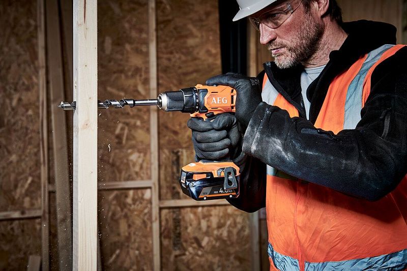 Аккумуляторная дрель-шуруповерт BS18G4-201C AEG Powertools 4935499174