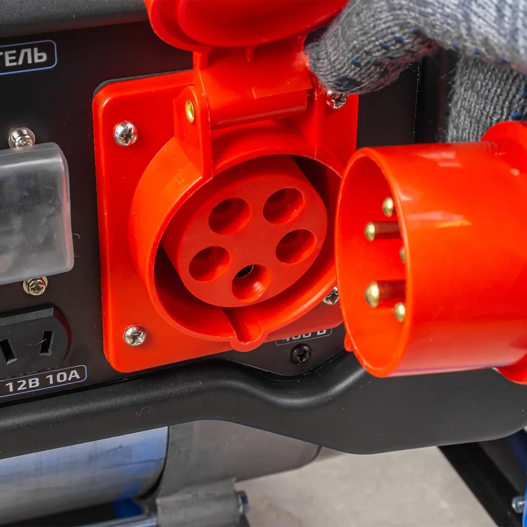 Генератор бензиновый с транзисторным запуском 15 л, 830-2500Вт, 7 л.с. RockForce RF-FY3000