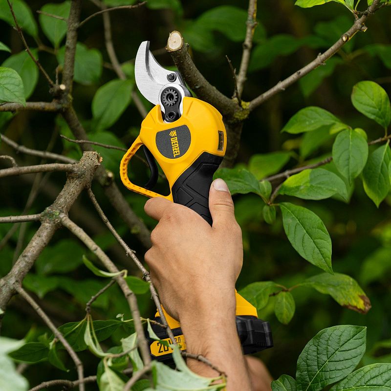 Секатор аккумуляторный, бесщет., CP-30BL, Li-Ion, 20 В, лезвия SK5 Denzel 59434