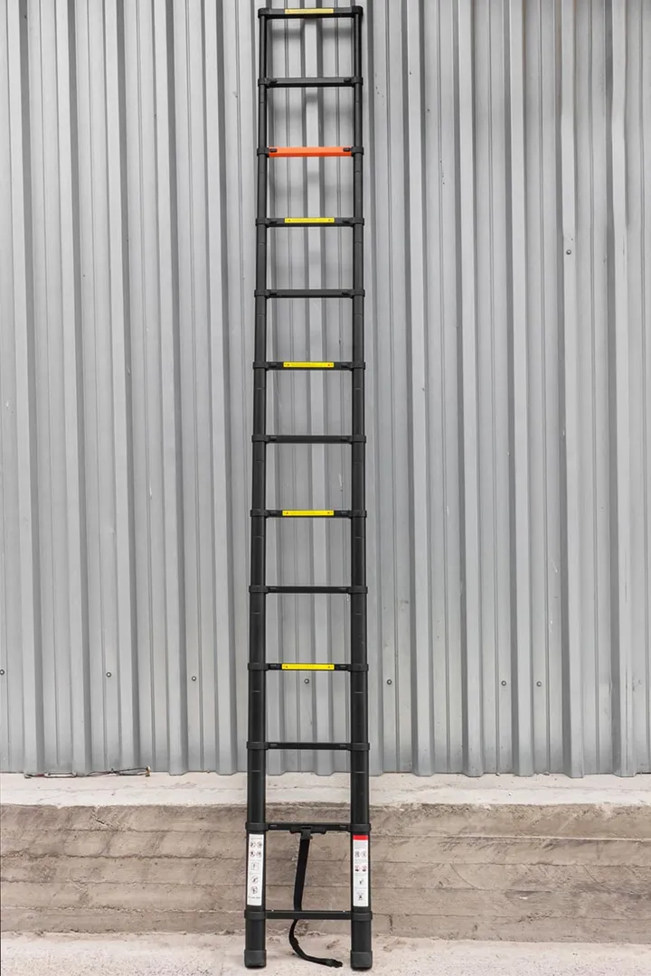 Лестница телескопическая алюминевая бытовая 3,8 м, 13 ступ. RockForce RF-UP380