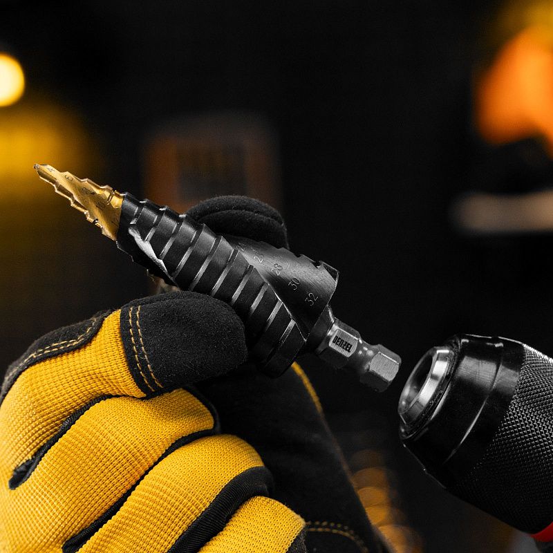 Сверло ступенчатое, 4-6-8-10-12-14-16-18-20-22-24-26-28-30-32 мм, Р6М5, 6-гр. хвостовик Denzel 723606