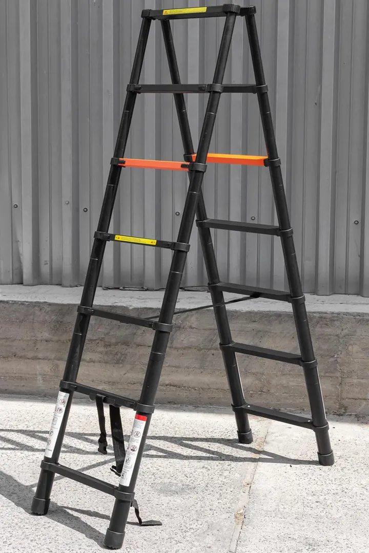 Стремянка телескопическая алюминевая бытовая 2 м, 7+7 ступ. RockForce RF-UP200-2