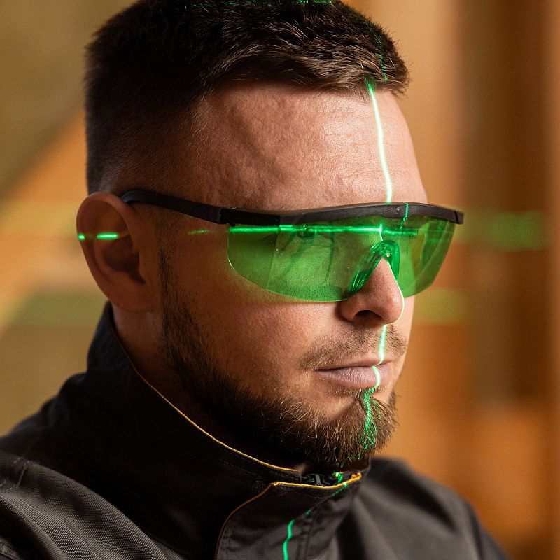 Лазерный уровень мультипризменный DLV-360-3T, 30 м, зеленый луч, Li-Ion 2,4 Aч, штатив Denzel 350805