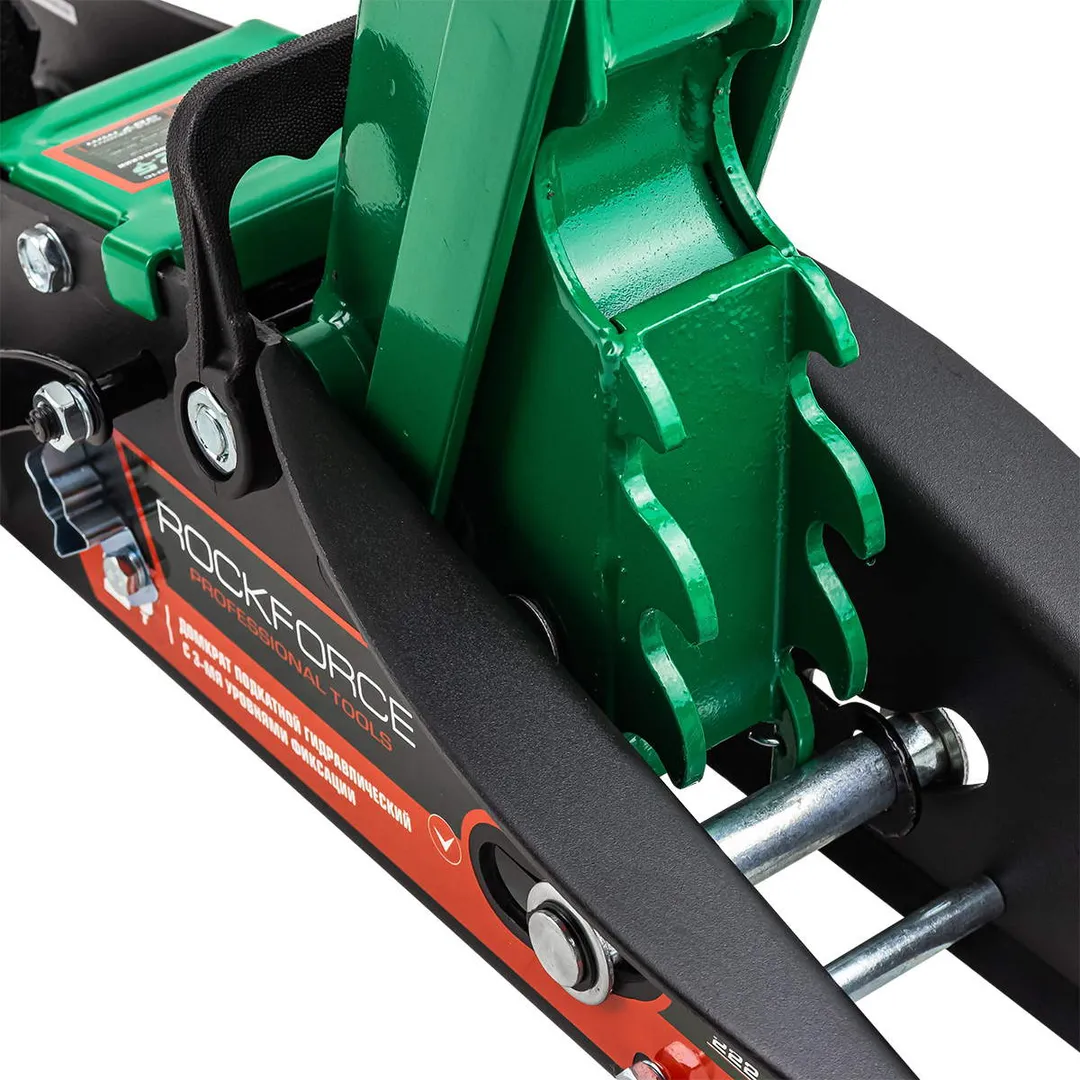 Домкрат подкатной гидравлический 2,5 т с фиксацией, 140-387 мм, в кейсе с резиновой накладкой RockForce RF-TH22501C кейс