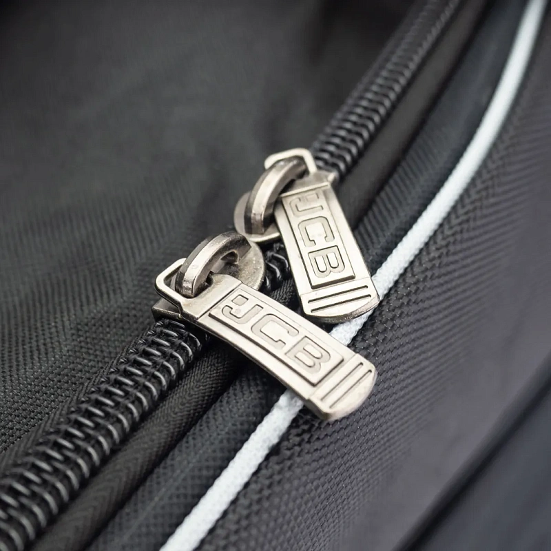 Сумка дорожная для инструмента с плечевым ремнем и выдвижной ручкой, водостойкая 90 л JCB JCB-18VKB