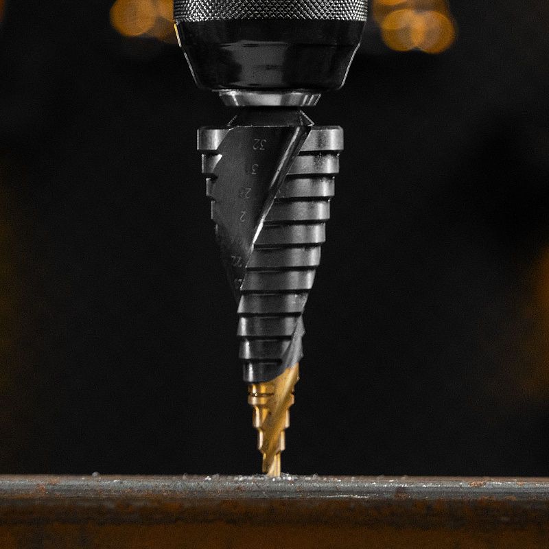 Сверло ступенчатое, 4-6-8-10-12-14-16-18-20-22-24-26-28-30-32 мм, Р6М5, 6-гр. хвостовик Denzel 723606