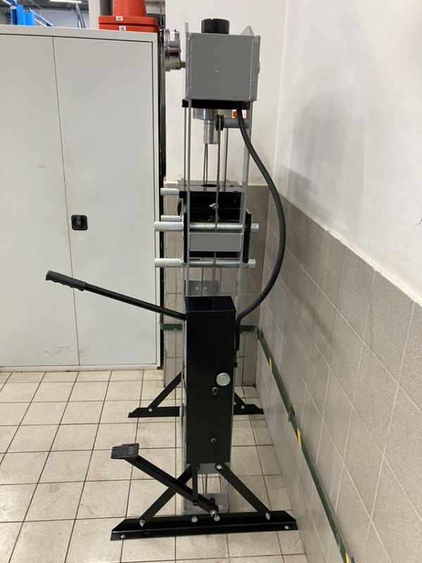 Пресс гидравлический с усилием 30 т (ручной и ножной привод) Horex HZ 01.1.030J