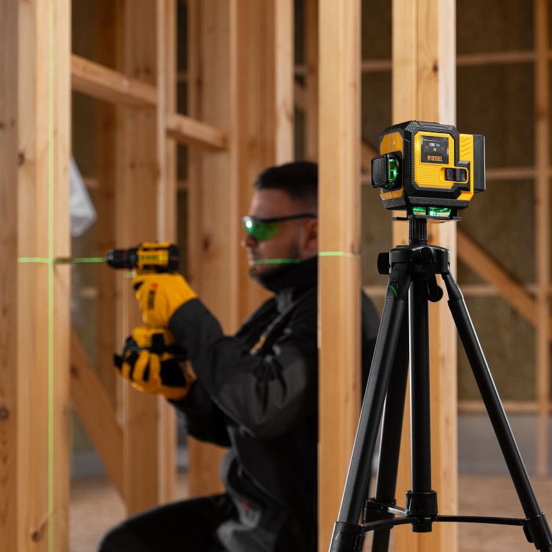 Лазерный уровень мультипризменный DLV-360-3T, 30 м, зеленый луч, Li-Ion 2,4 Aч, штатив Denzel 350805