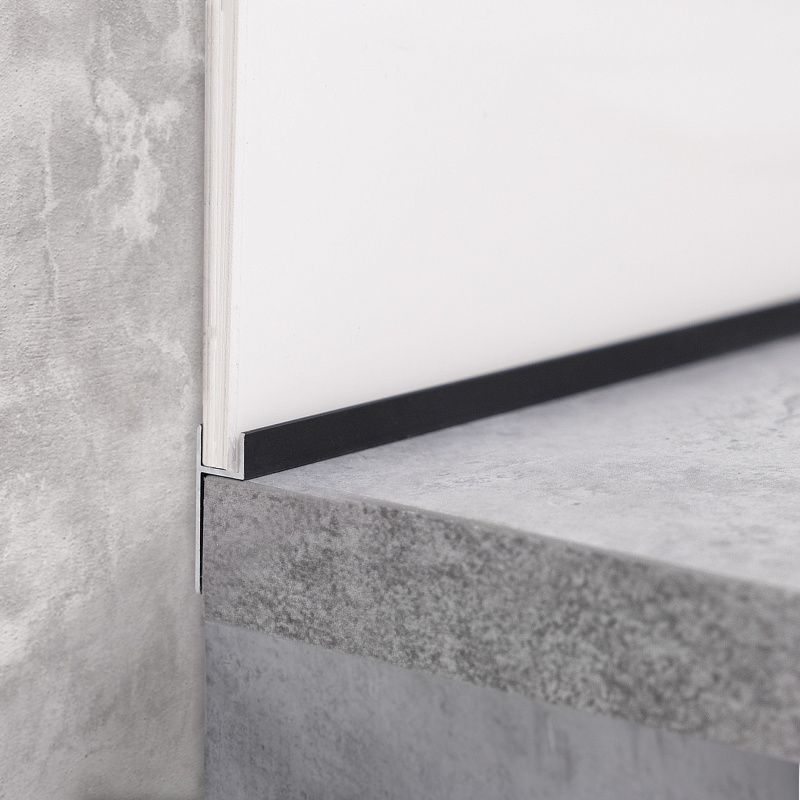 Планка-плинтус 6 черная матовая, L3.0, AKS 121026