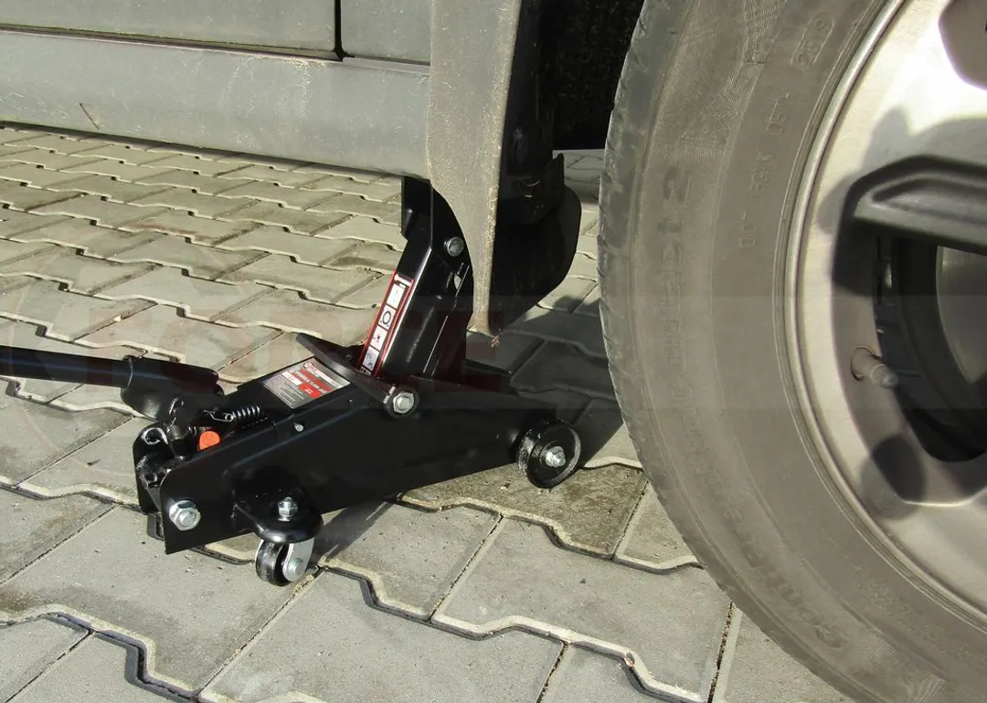 Домкрат подкатной гидравлический 2 т, 135-300 мм ForceKraft FK-TA82008