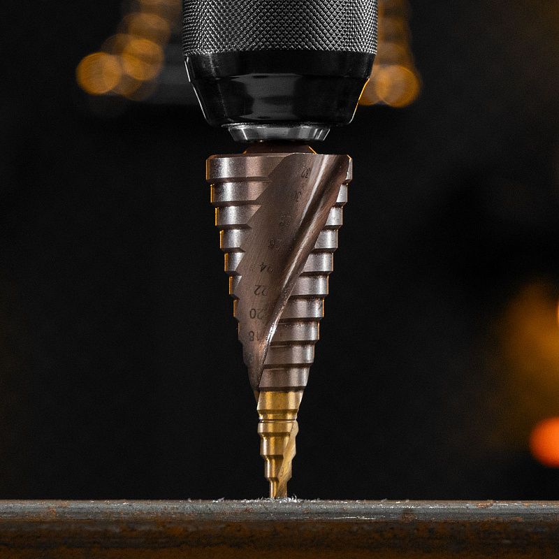 Сверло ступенчатое, 4-6-8-10-12-14-16-18-20-22-24-26-28-30-32 мм, Р6М5К5, 6-гр. хвостовик Denzel 723616