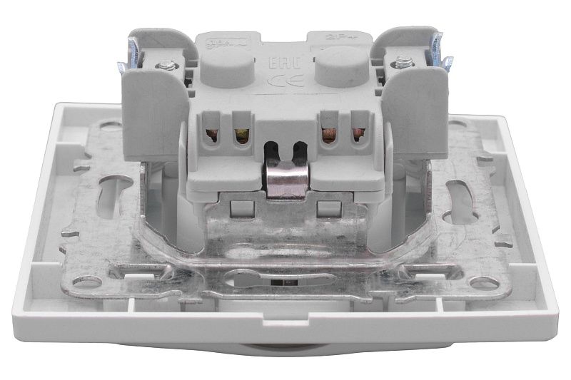 Минск Розетка 1-местная СП с заземлением и крышкой 16А белая с защ, штор, EKF Basic ERR16-029-100