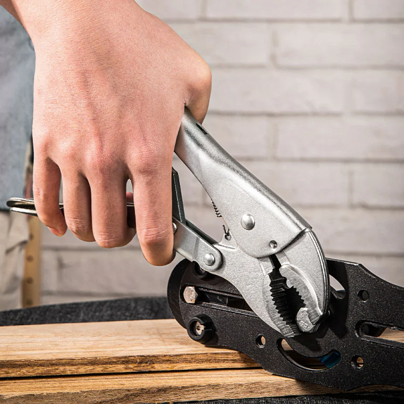 Клещи зажимные с фиксатором 220 мм Deli YS EDL0381