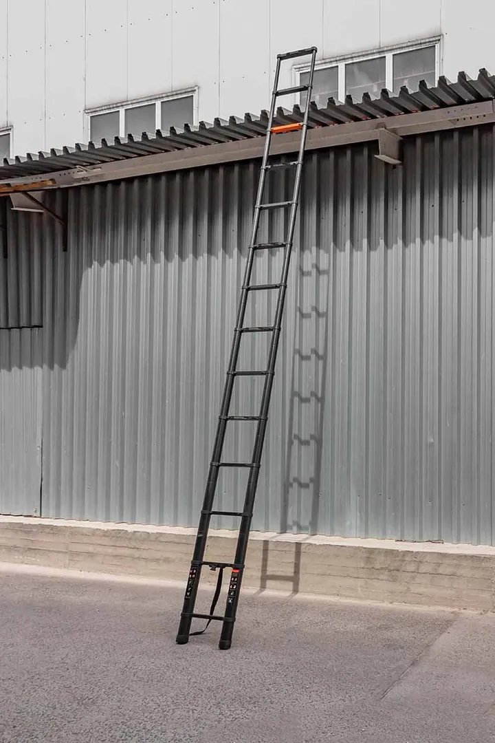 Лестница телескопическая алюминиевая односекционная, 5.4м, 14 ступенек, max нагрузка 150кг, вес 14,7 кг ISMA ISMA-UP540
