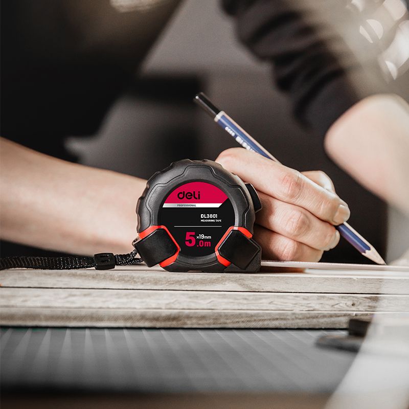 Рулетка Deli DL3801, 5 м,19 мм, черный