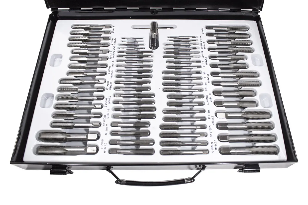 Набор метчиков и плашек 110 пр Forsage F-M110-1