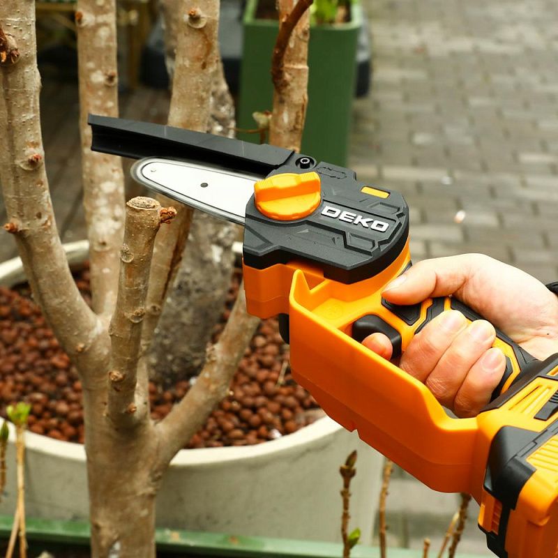 Пила цепная аккумуляторная DKCHS 20-4 SET DEKO 063-4308