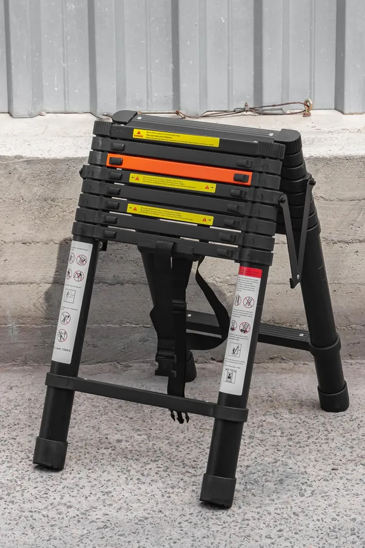 Стремянка телескопическая алюминевая бытовая 2,6 м, 9+9 ступ. RockForce RF-UP260-2