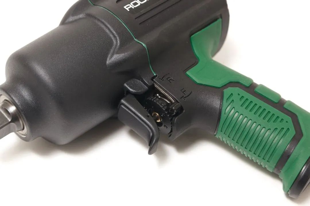 Пневмогайковерт ударный ‘'Twin Hammer'' 1450Hм 1/2'', с регулировкой усилия в облегченном корпусе RockForce RF-82549K4