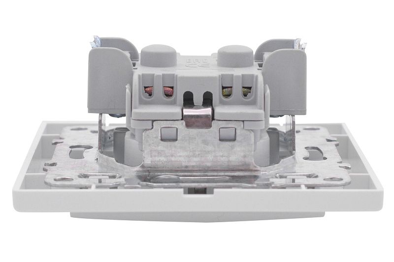 Минск Розетка 1-местная СП с заземлением 16А белая с защ, штор, EKF Basic ERR16-028-100
