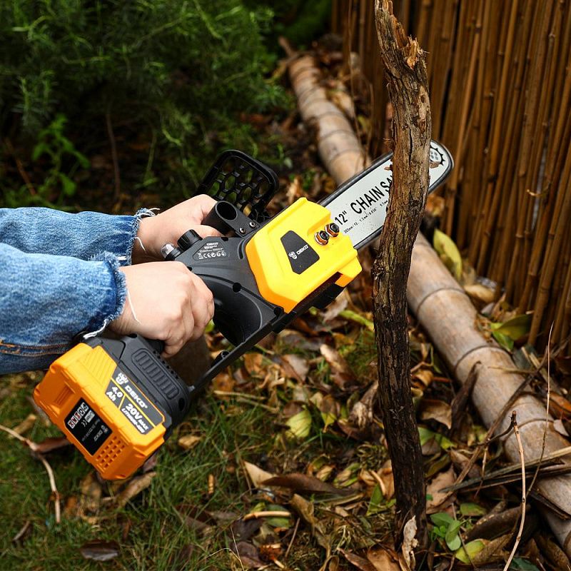 Пила цепная аккумуляторная DKCHS 20 085-2000 DEKO 085-2000