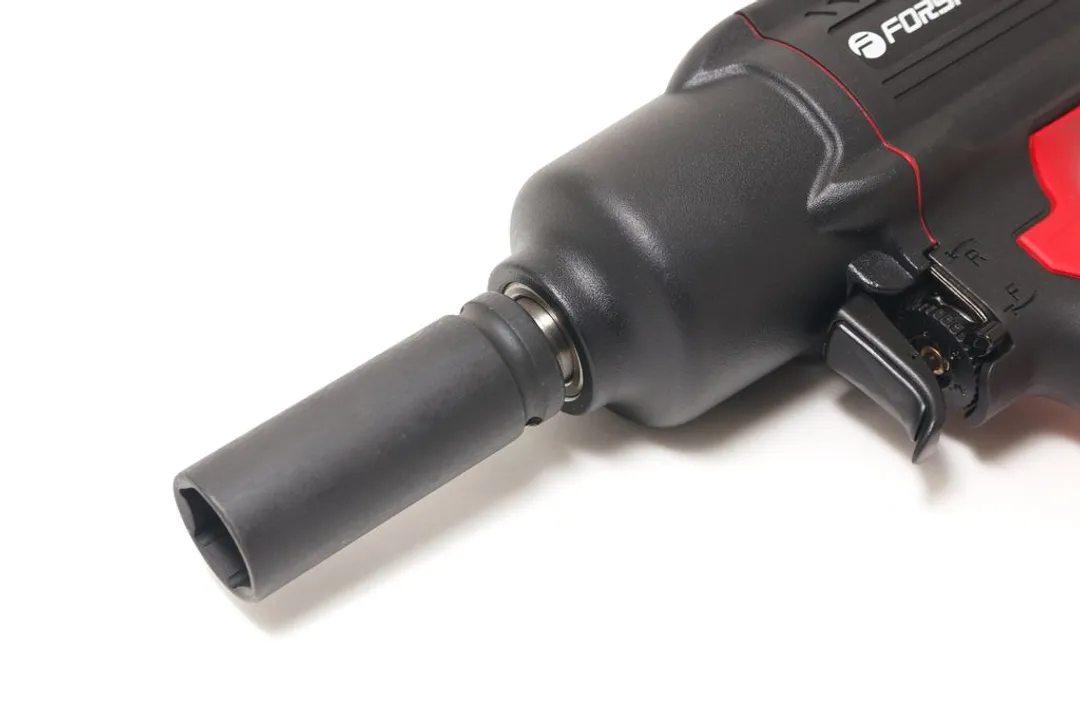 Пневмогайковерт ударный 1/2'' 1450 Hм ''Twin Hammer'' с регулировкой усилия в облегченном корпусе с набором головок Forsage F-82549K4