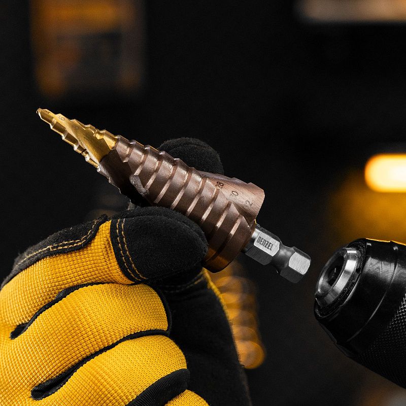 Сверло ступенчатое, 4-6-8-10-12-14-16-18-20-22-24-26-28-30-32 мм, Р6М5К5, 6-гр. хвостовик Denzel 723616