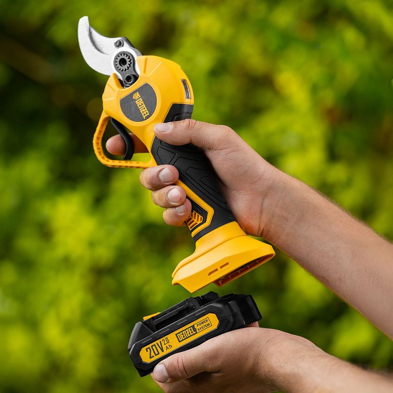 Секатор аккумуляторный, бесщет., CP-30BL, Li-Ion, 20 В, лезвия SK5 Denzel 59434