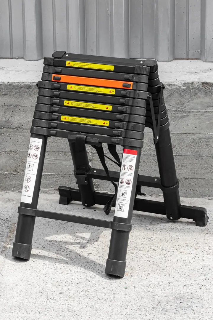 Стремянка телескопическая алюминевая бытовая 3,2 м, 11+11 ступ. RockForce RF-UP320-2