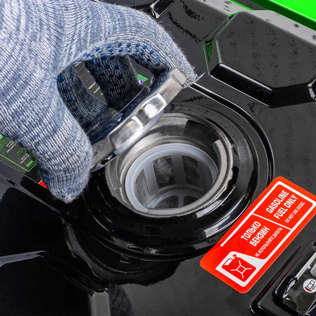 Генератор бензиновый с транзисторным запуском 15 л, 2000Вт, 7 л.с. RockForce RF-FY2500