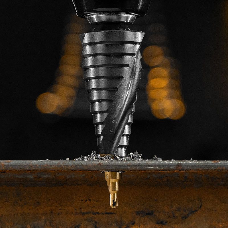 Сверло ступенчатое, 4-6-8-10-12-14-16-18-20-22-24-26-28-30-32 мм, Р6М5, 6-гр. хвостовик Denzel 723606