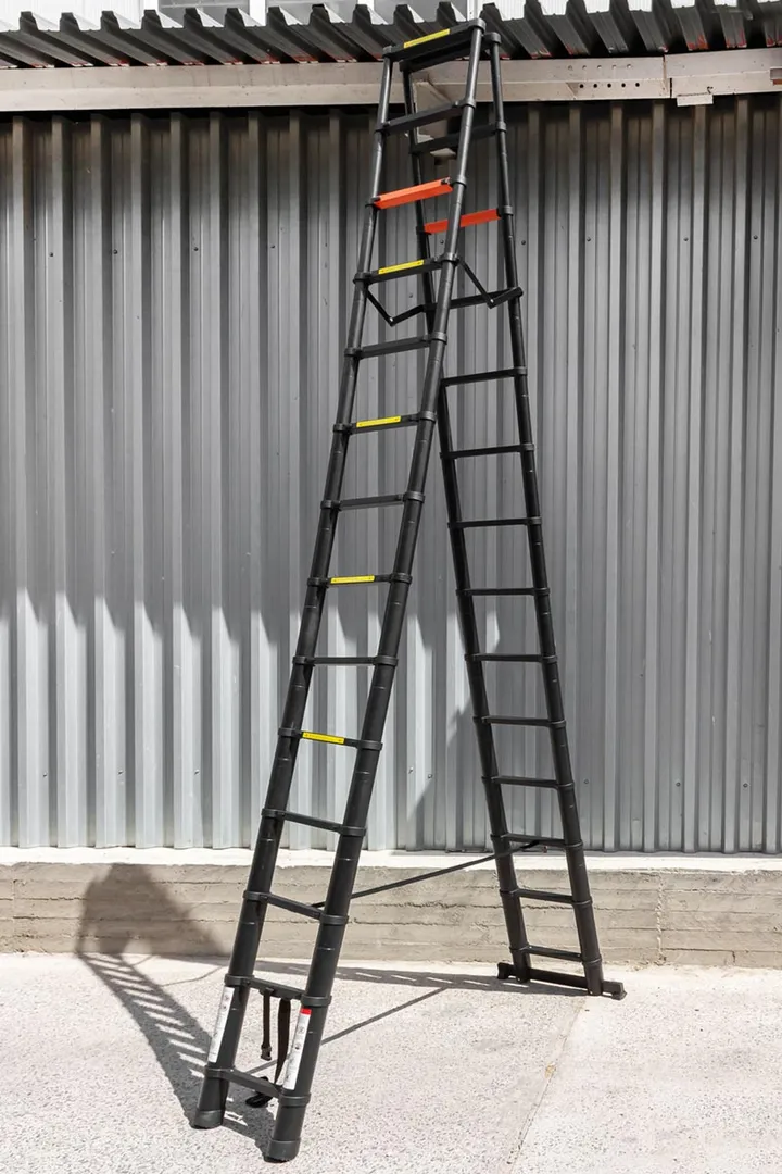 Стремянка телескопическая алюминевая бытовая 4,1 м, 14+14 ступ. RockForce RF-UP410-2