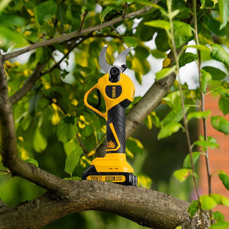 Секатор аккумуляторный, бесщет., CP-30BL, Li-Ion, 20 В, лезвия SK5 Denzel 59434