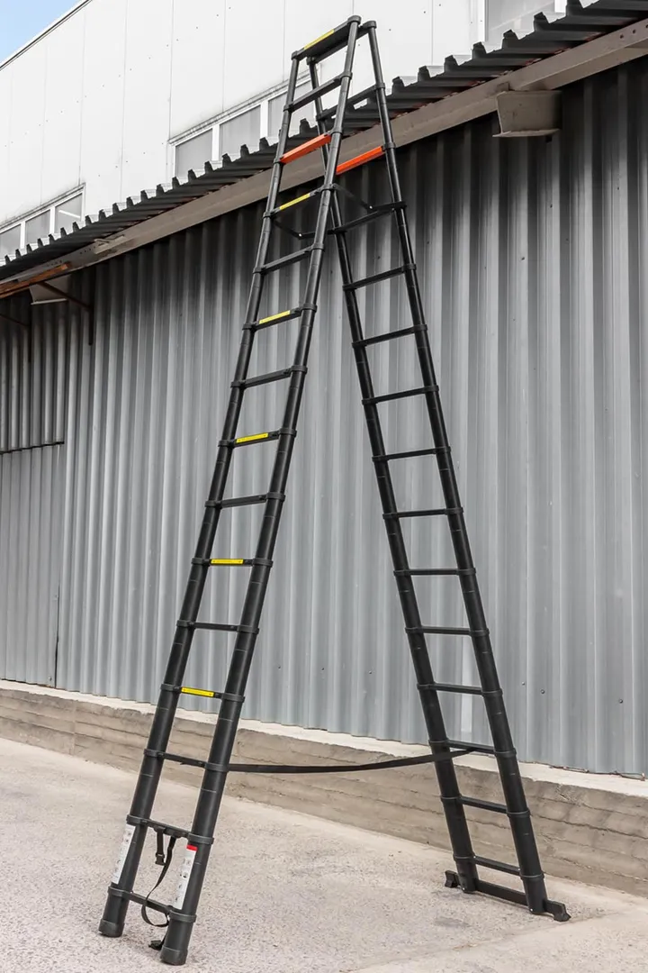 Стремянка телескопическая алюминевая бытовая 4,4 м, 15+15 ступ. RockForce RF-UP440-2