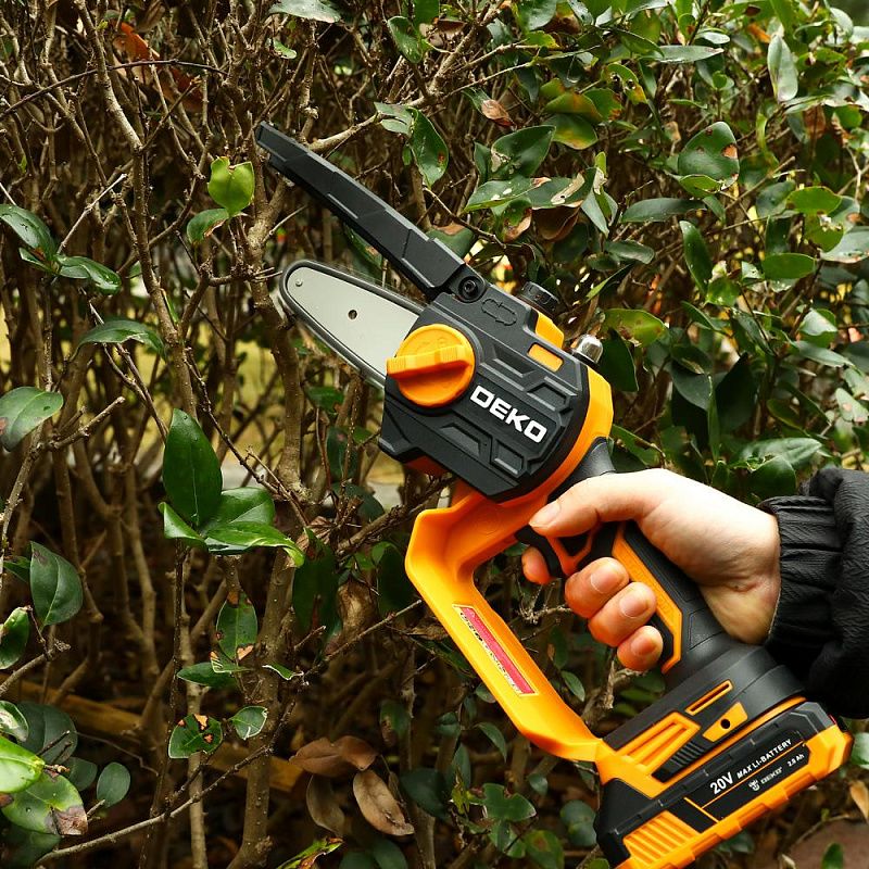 Пила цепная аккумуляторная DKCHS 20-4 SET DEKO 063-4308